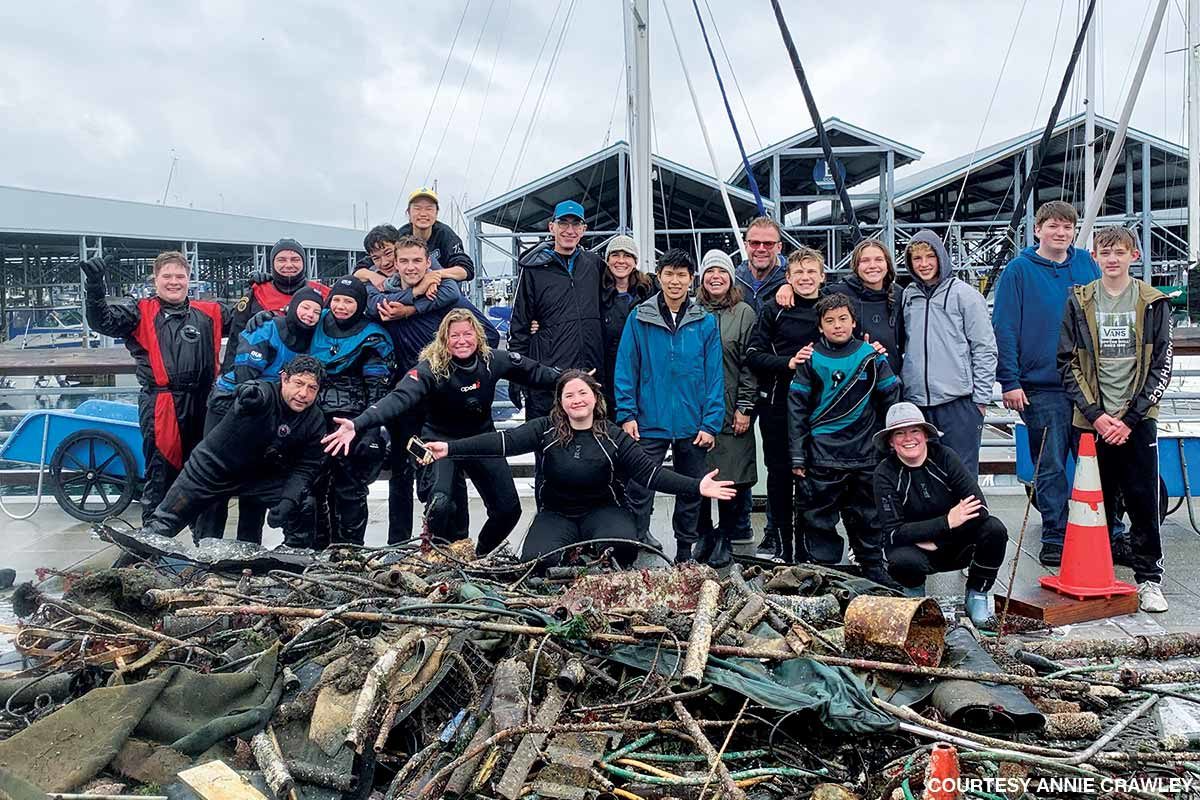 Divers and volunteers help clean the ocean