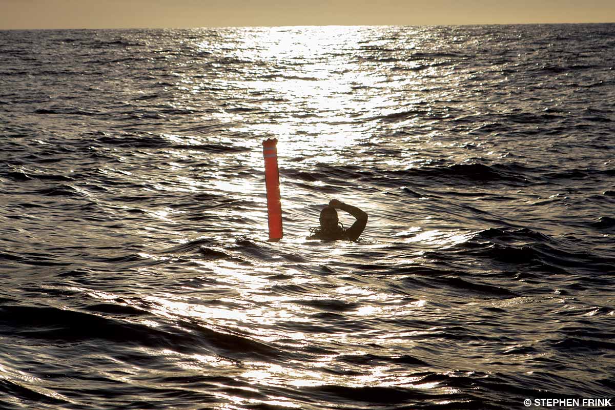 diver using a safety sausage
