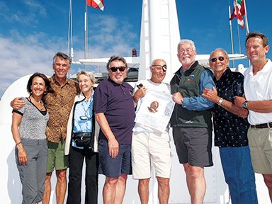 Stan Waterman con amigos en Isla Guadalupe, México
