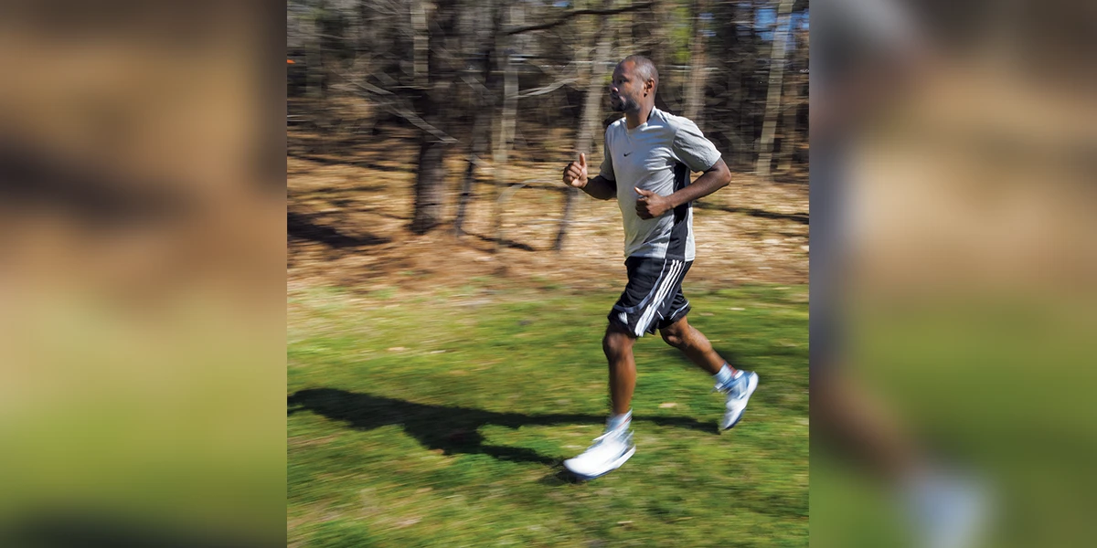 homme faisant du jogging