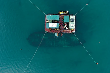 The Qiniqtiryuaq is positioned above the Erebus.