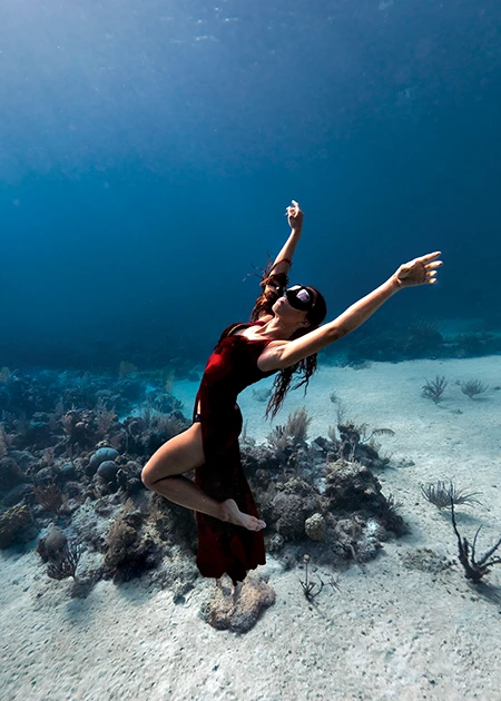 Novak models for an underwater photo shoot near Roatán, Honduras.