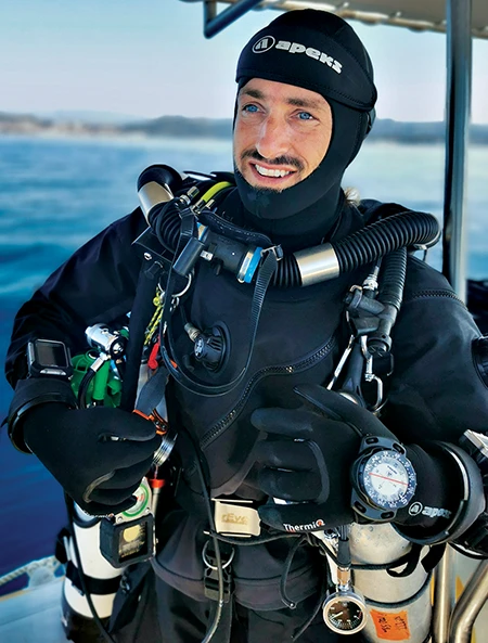 Diver preparing for dive