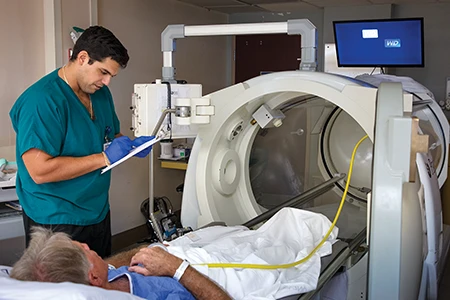 Divers can receive effective treatment in both monoplace and multiplace chambers.